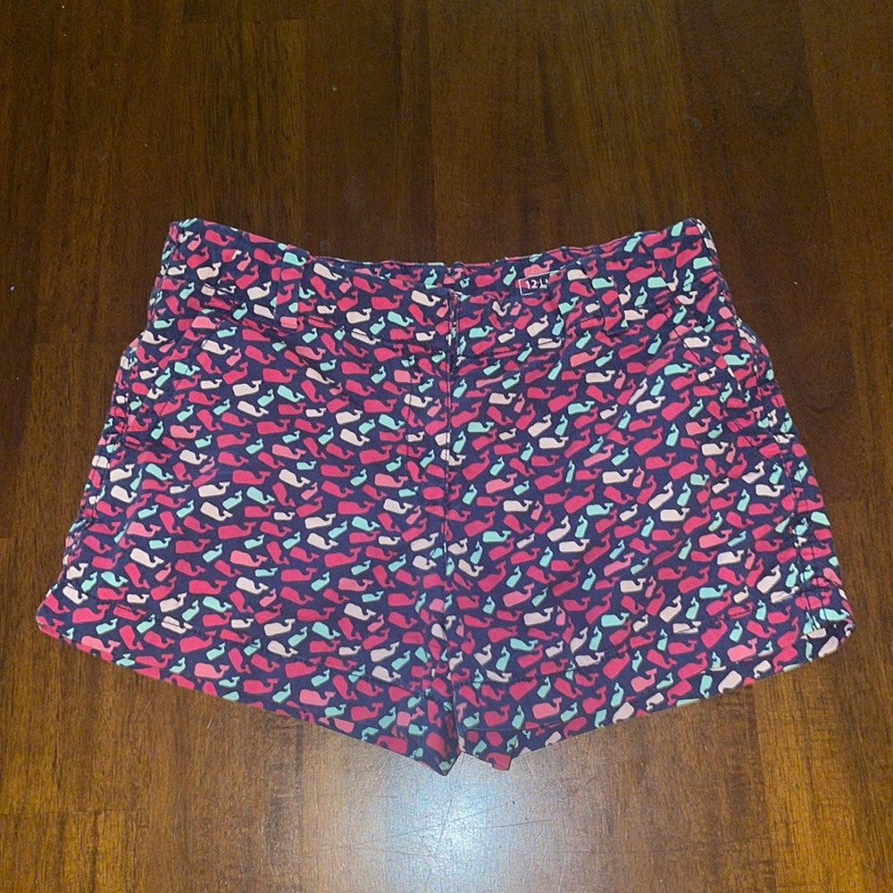 Vineyard Vines girls adjustable waist whale logo shorts. Size 12.